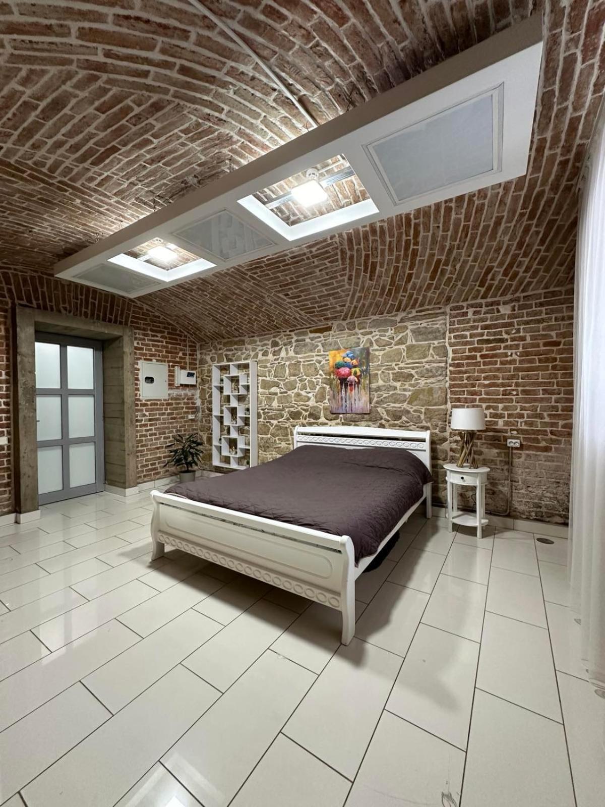 Апартаменты 2Х Кім-Й Loft На Площі Філармонії By Willox Черновцы Экстерьер фото
