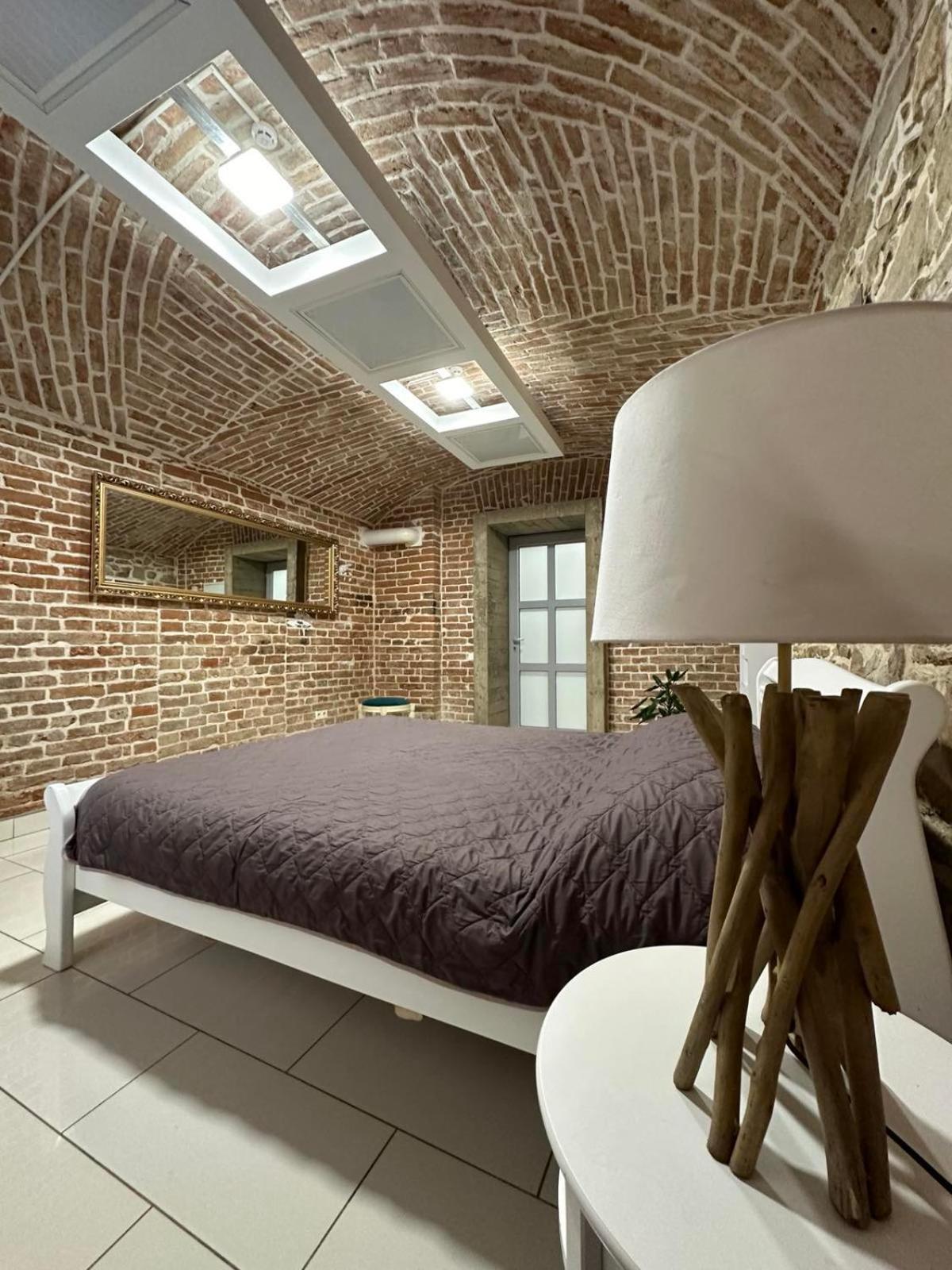 Апартаменты 2Х Кім-Й Loft На Площі Філармонії By Willox Черновцы Экстерьер фото