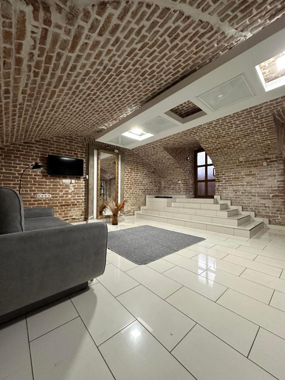 Апартаменты 2Х Кім-Й Loft На Площі Філармонії By Willox Черновцы Экстерьер фото