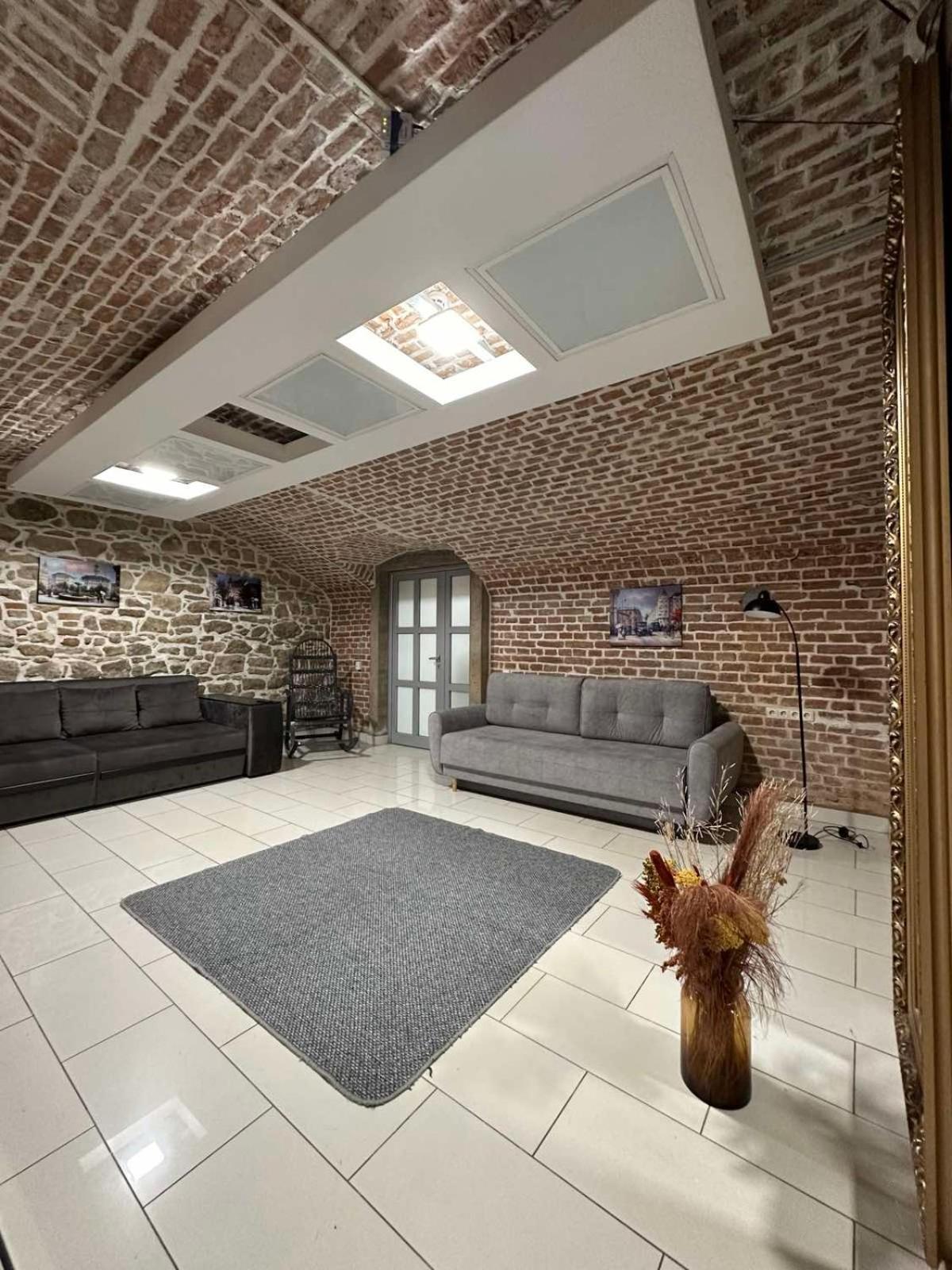 Апартаменты 2Х Кім-Й Loft На Площі Філармонії By Willox Черновцы Экстерьер фото